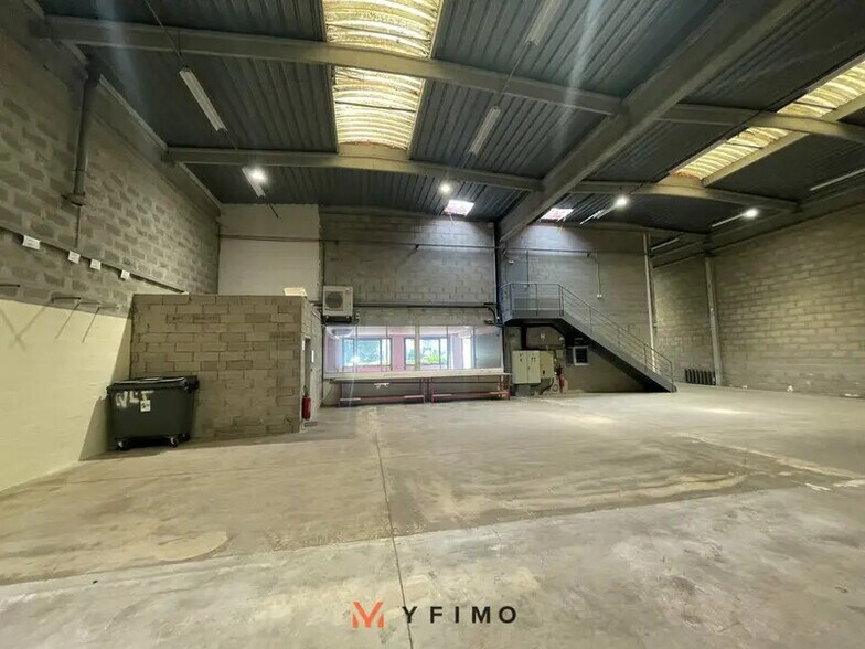 Flex dans Épône à louer - Photo du bâtiment - Image 2 de 5