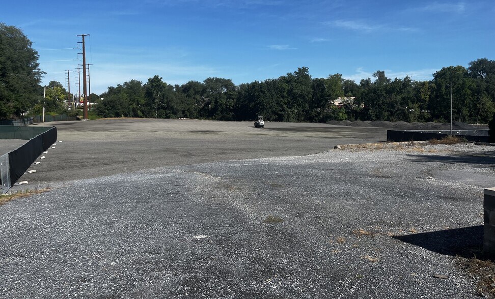 4590 Industrial Park Rd, Camp Hill, PA for lease - Building Photo - Image 1 of 10