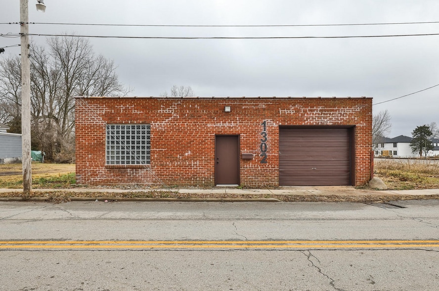1302 E Blaine St, Springfield, MO for lease - Primary Photo - Image 1 of 17