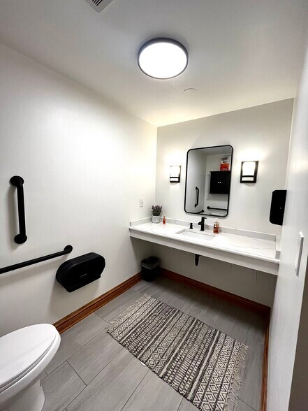 613 W Briar Pl, Chicago, IL à louer - Photo du bâtiment - Image 3 de 6