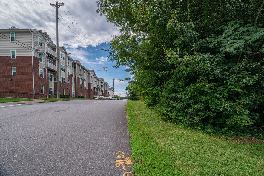 4th Street Dr, Hickory, NC for sale - Primary Photo - Image 1 of 11