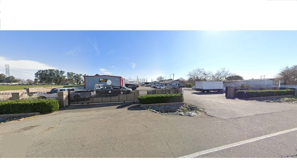 7111 S Watt Ave, Sacramento, CA à vendre - Photo du bâtiment - Image 1 de 3