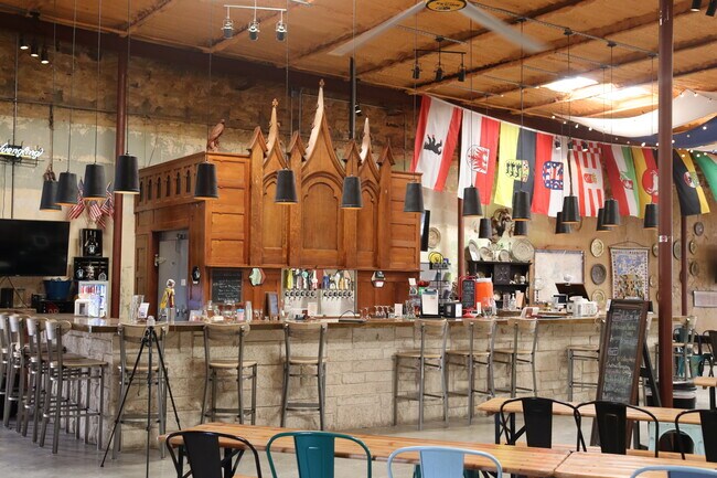 Plus de détails pour 120 Austin St, Comanche, TX - Multi-résidentiel à vendre