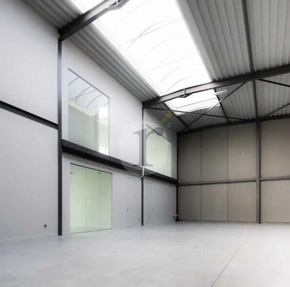 Office in Loos for lease - Building Photo - Image 2 of 5