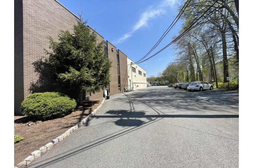 22 Audrey Pl, Fairfield, NJ for lease - Building Photo - Image 2 of 7
