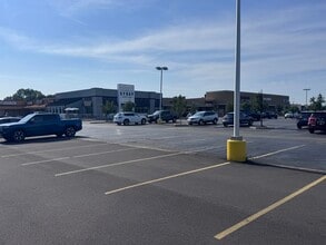 546-584 S Randall Rd, Saint Charles, IL for lease Building Photo- Image 2 of 8