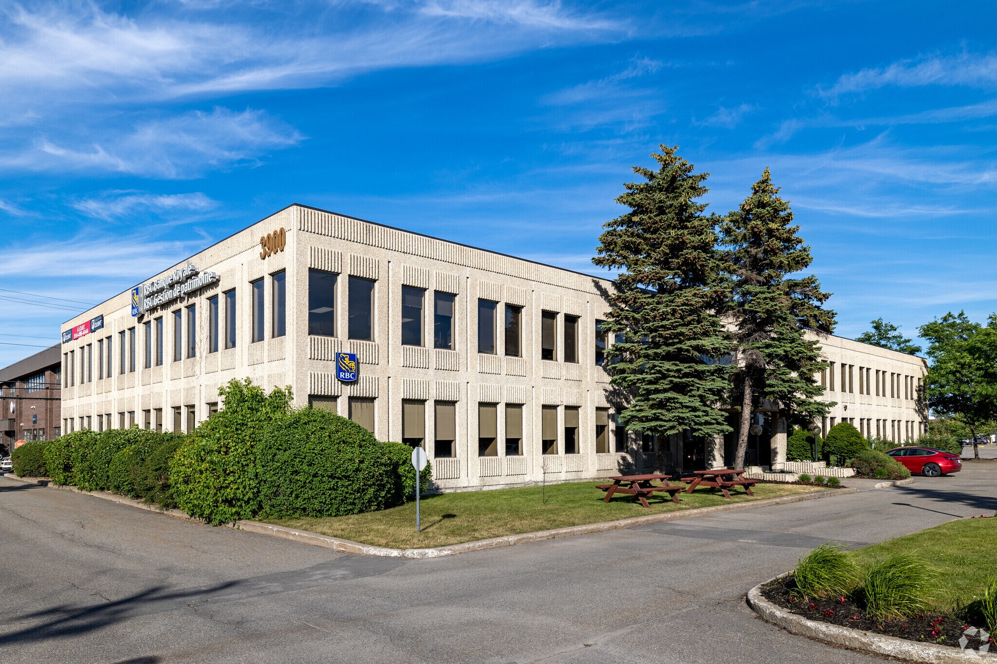 3900 Boul De La Côte-Vertu, Montréal, QC à vendre Photo du bâtiment- Image 1 de 1
