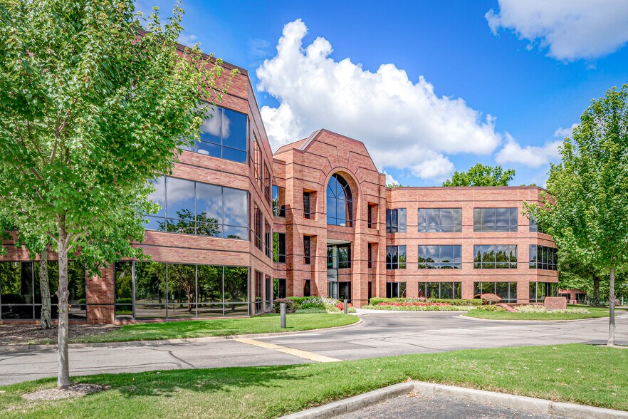 8245 Tournament Dr, Memphis, TN for lease - Building Photo - Image 2 of 23