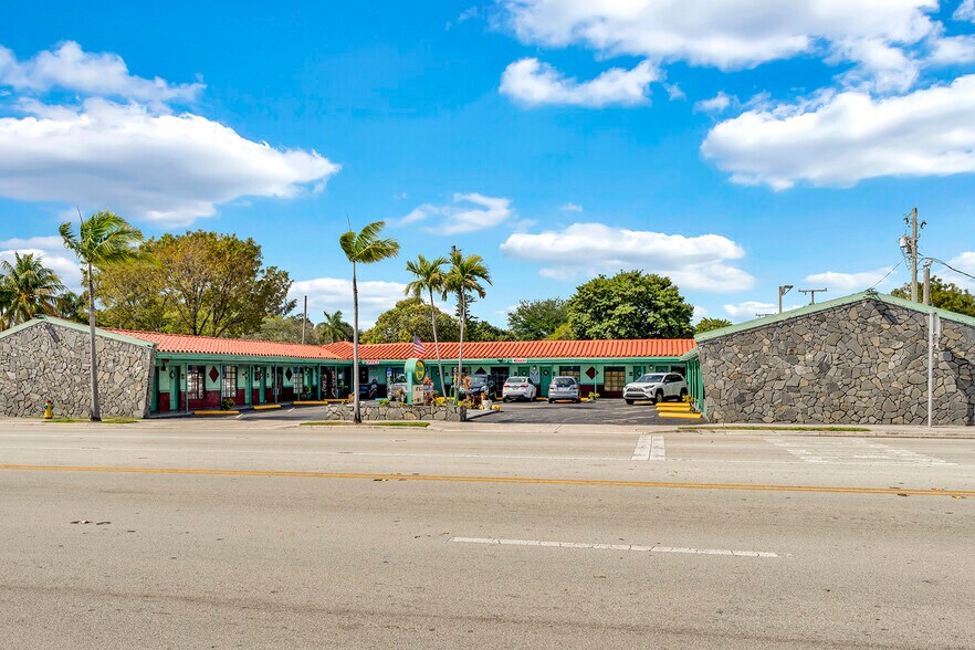 1290 S Federal Hwy, Dania Beach, FL à vendre - Photo du bâtiment - Image 2 de 10