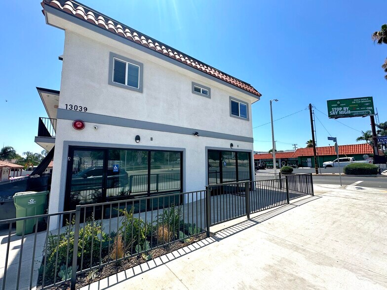 13039 San Fernando Rd, Sylmar, CA à louer - Photo du bâtiment - Image 3 de 3