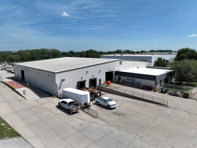 6140 McCormick Dr, Lincoln, NE à louer - Photo du bâtiment - Image 1 de 15