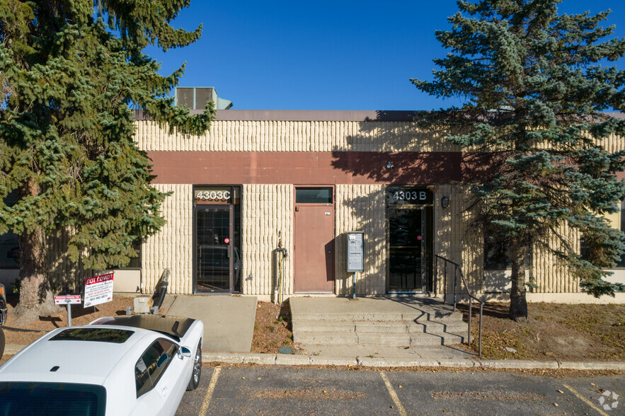 4303 11th St SE, Calgary, AB à vendre - Photo du bâtiment - Image 3 de 6