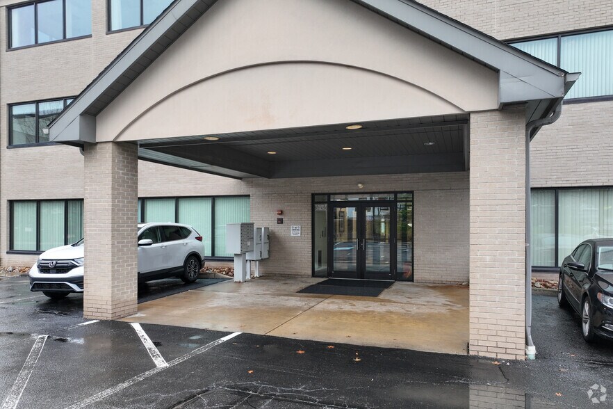 4500 Brooktree Rd, Wexford, PA à louer - Photo du bâtiment - Image 2 de 10