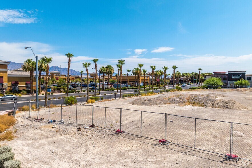 7285 W Azure Dr, Las Vegas, NV à vendre - Photo du bâtiment - Image 2 de 19