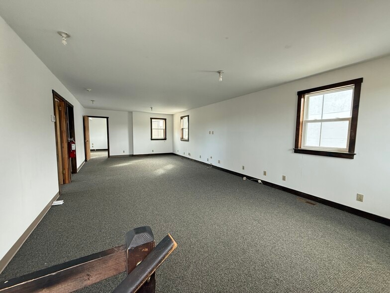 124 Byers Rd, Chester Springs, PA for lease - Building Photo - Image 2 of 4