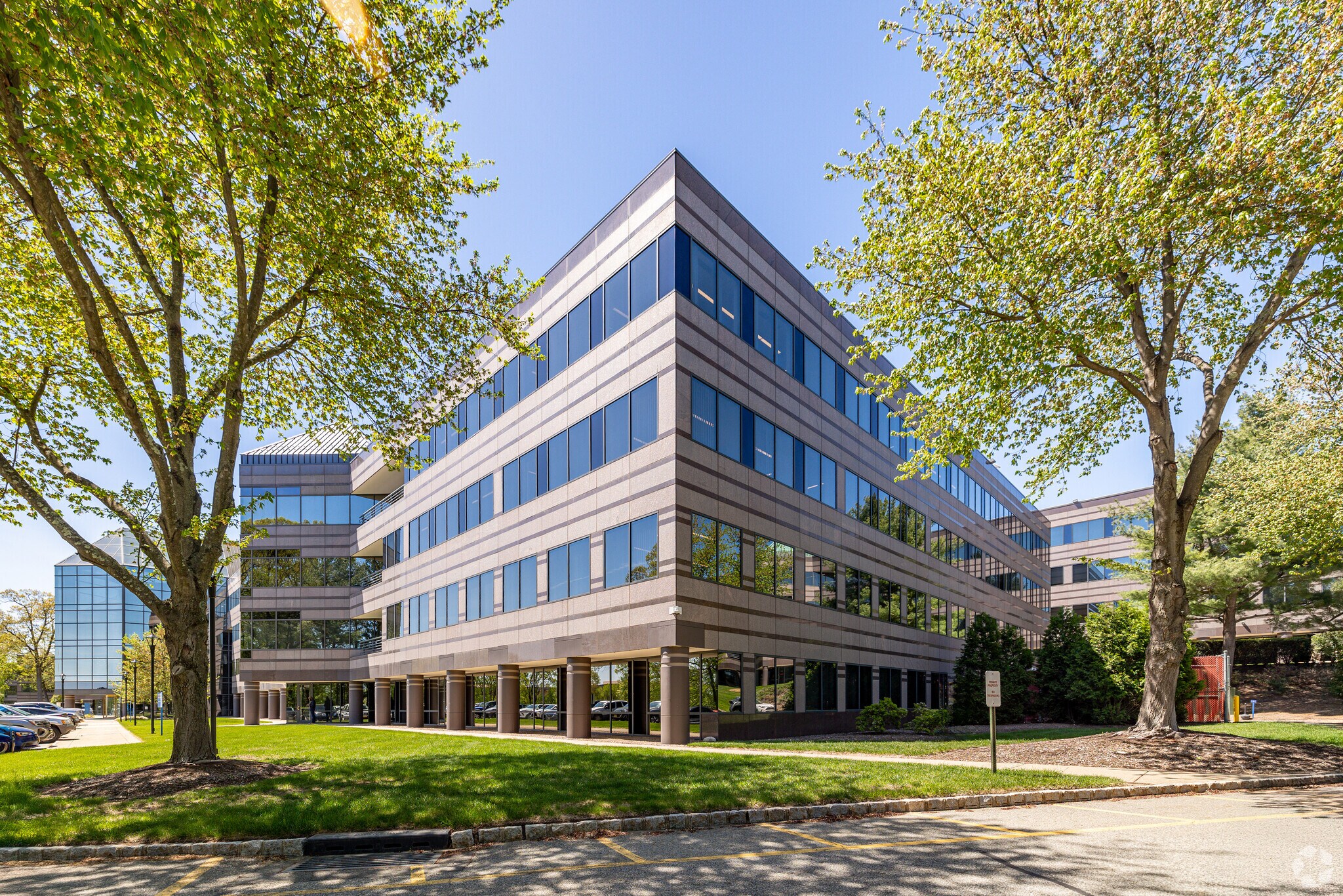 400 Interpace Pky, Parsippany, NJ à louer Photo du bâtiment- Image 1 de 26