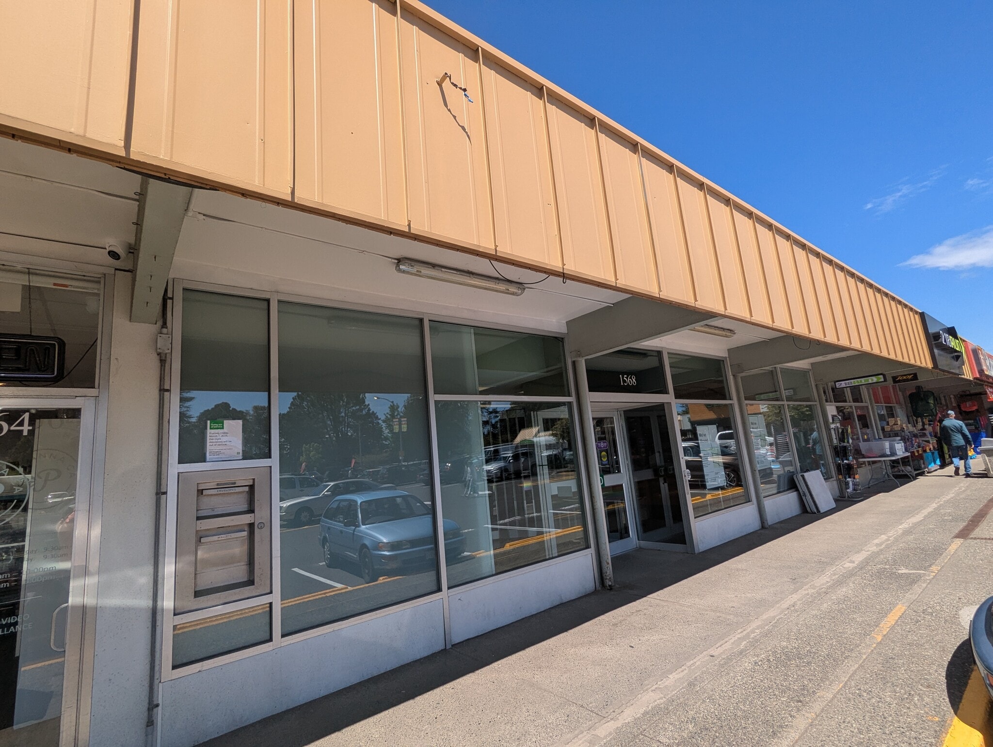 1516-1590 Fairfield Rd, Victoria, BC for lease Building Photo- Image 1 of 6