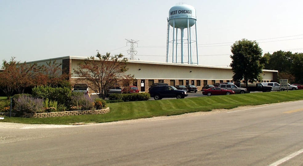 901-915 Atlantic Dr, West Chicago, IL à louer - Photo du bâtiment - Image 2 de 6