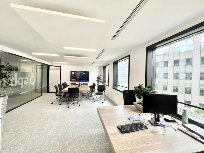 Bureau dans Courbevoie à louer - Photo du bâtiment - Image 2 de 8