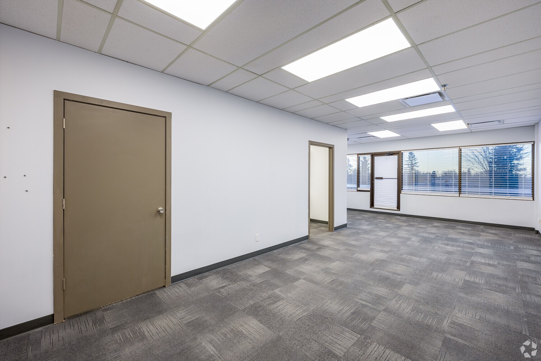 5401 Temple Dr NE, Calgary, AB for lease Interior Photo- Image 1 of 4