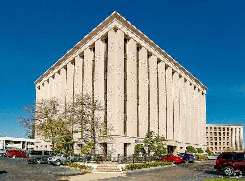 507 N Sam Houston Pky E, Houston, TX à louer - Photo du bâtiment - Image 3 de 61