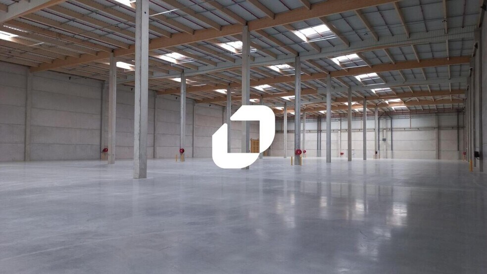 Flex in Nanteuil-le-Haudouin for lease - Interior Photo - Image 3 of 20