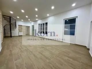 Retail in Paris for lease Interior Photo- Image 1 of 9