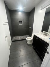 4903 Long Beach Ave, Los Angeles, CA à louer Photo intérieure- Image 2 de 6