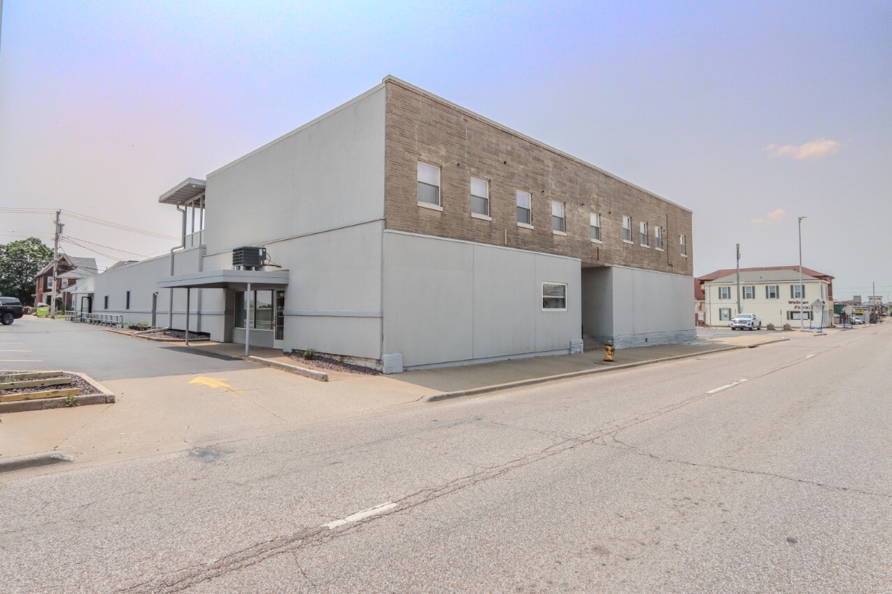 1112-1128 Broadway St, Quincy, IL for lease Primary Photo- Image 1 of 32