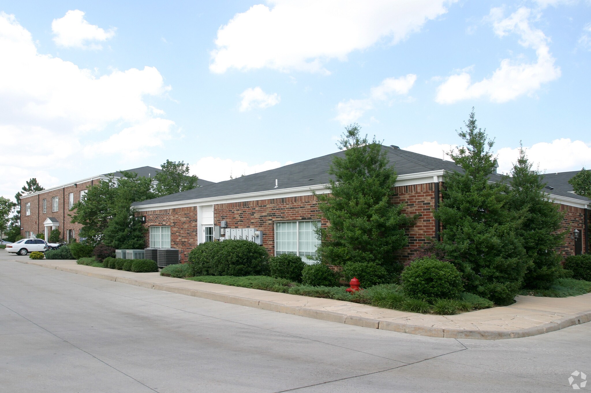 1818 W Lindsey St, Norman, OK for lease Primary Photo- Image 1 of 8