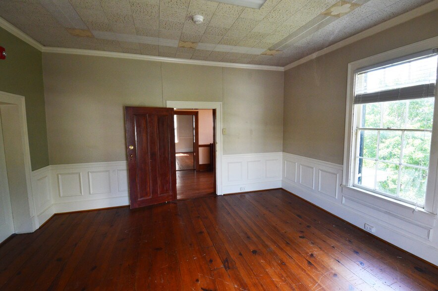 235 S Church St, Winston-Salem, NC à louer - Photo du bâtiment - Image 3 de 12