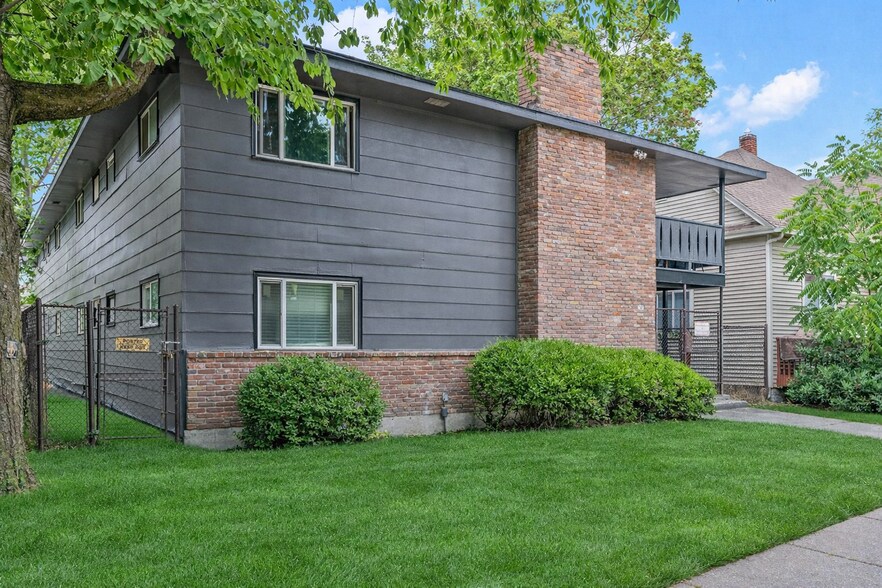 943 E Augusta Ave, Spokane, WA à vendre - Photo principale - Image 1 de 9