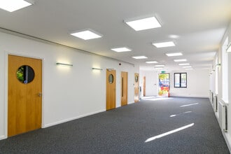 3-7 Canon Harnett Ct, Milton Keynes à louer Photo intérieure- Image 2 de 4