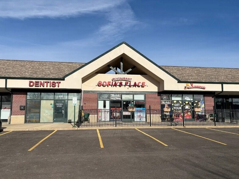 626-654 E State Rd, Island Lake, IL à louer - Photo du bâtiment - Image 2 de 6