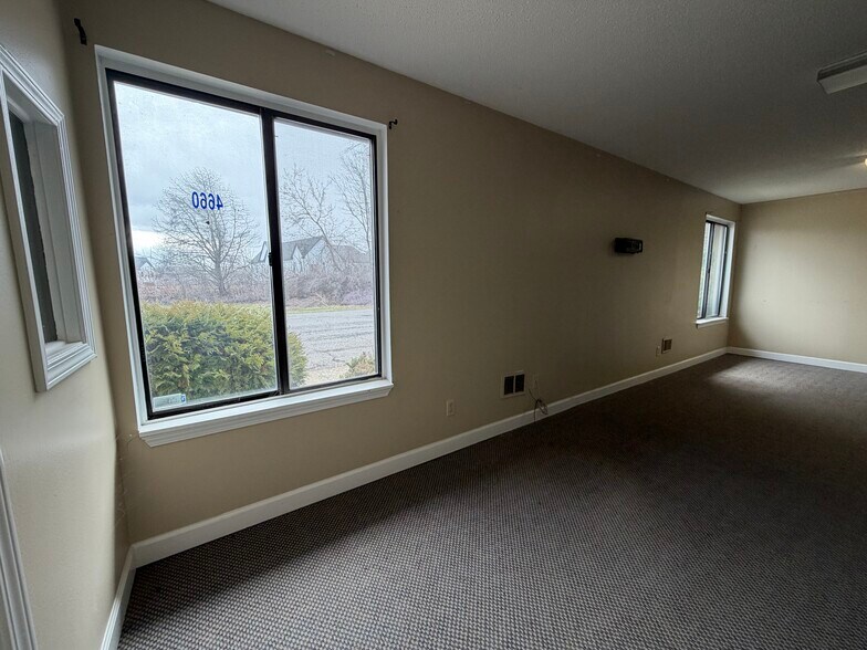 4660-4684 Freedom Dr, Ann Arbor, MI à louer - Photo du bâtiment - Image 3 de 6
