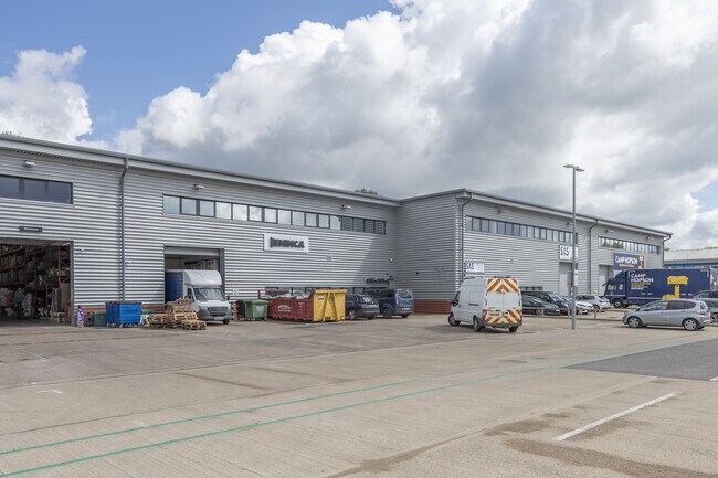 Plus de détails pour Hambridge Rd, Newbury - Industriel à louer