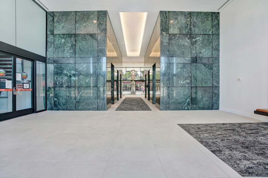 222 S Harbor Blvd, Anaheim, CA à louer - Hall d’entrée - Image 3 de 25