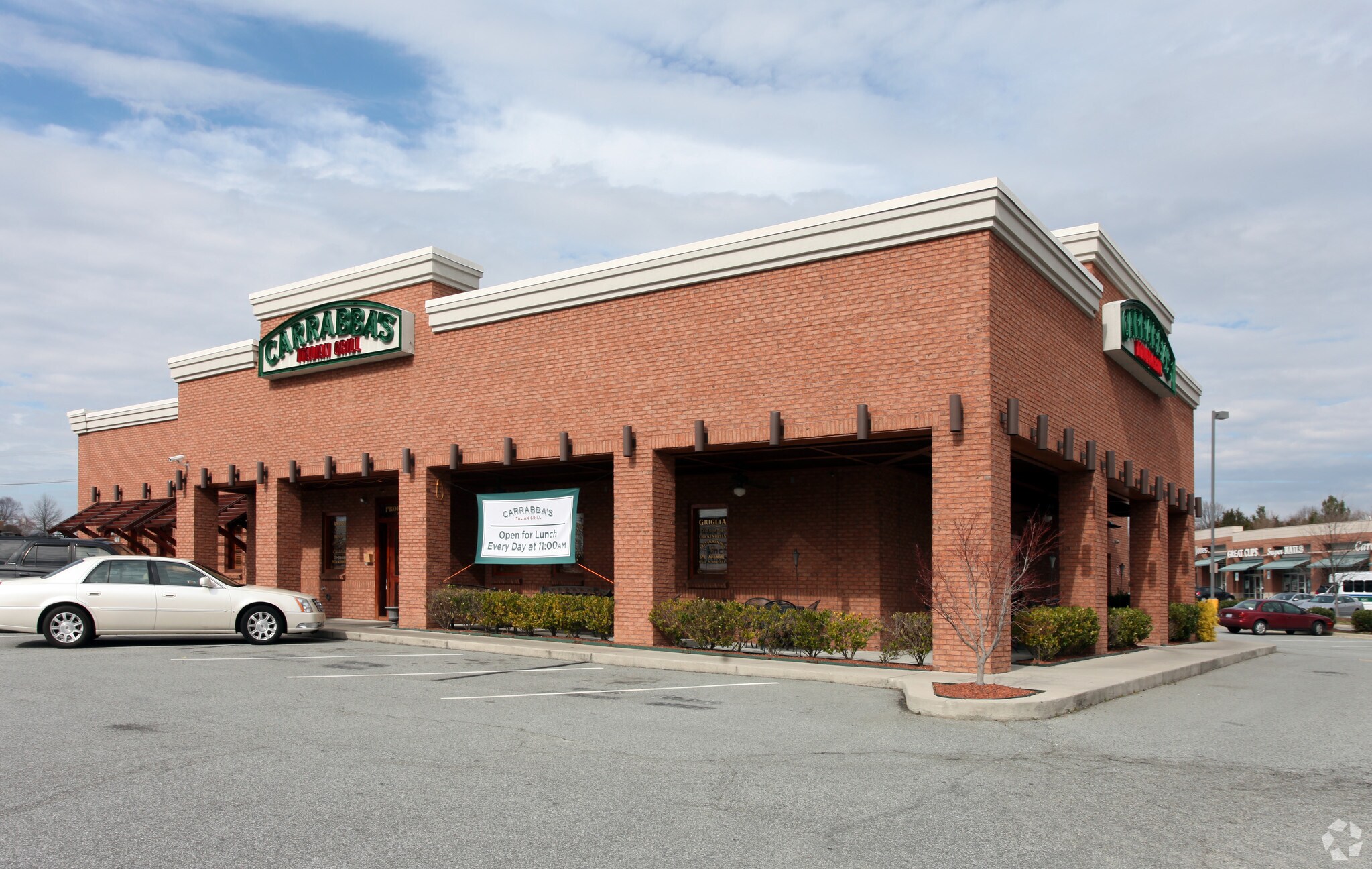 1653 New Garden Rd, Greensboro, NC for lease Primary Photo- Image 1 of 4