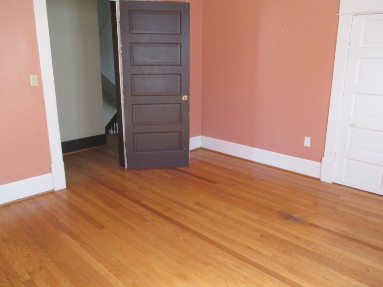 1313 Maple Ave SW, Roanoke, VA à vendre - Photo du bâtiment - Image 3 de 13