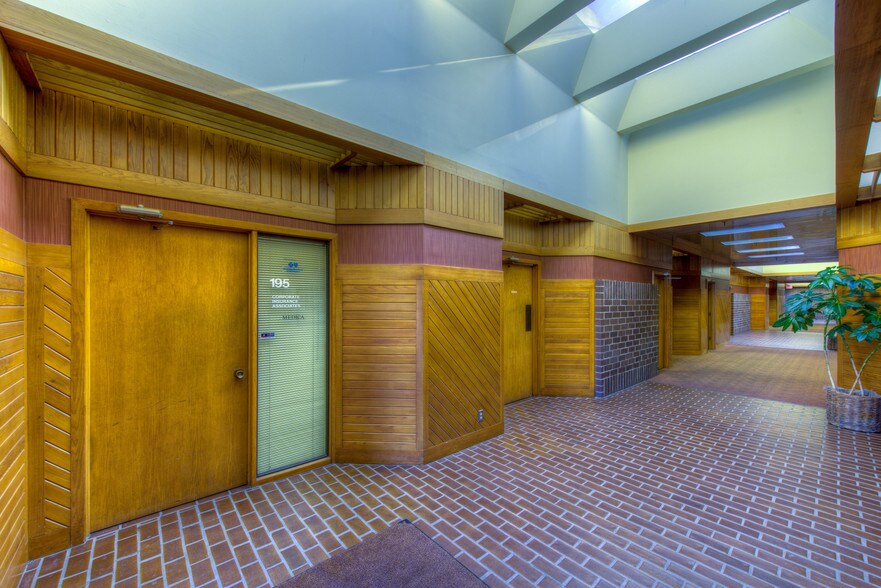 5500 Lincoln Dr, Edina, MN for lease - Interior Photo - Image 3 of 19