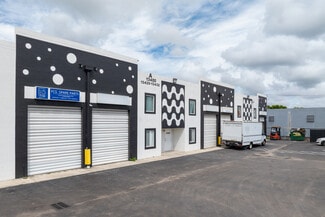 Plus de détails pour 13420-13432 NW 38th Ct, Opa Locka, FL - Industriel à louer