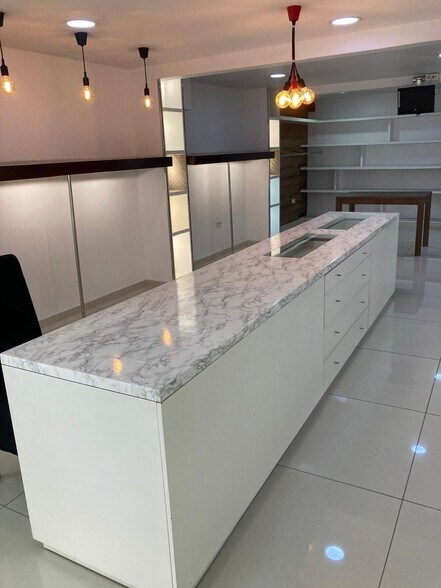 Retail in Elche, Alicante for sale - Interior Photo - Image 2 of 12