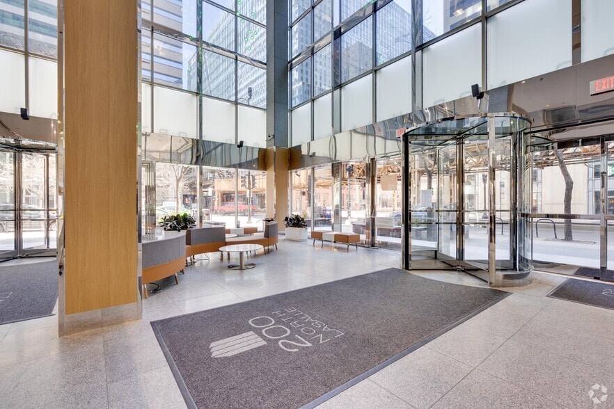 200 N LaSalle St, Chicago, IL à louer - Hall d’entrée - Image 3 de 17