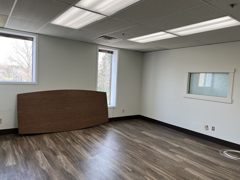 2000 S Industrial Blvd, Stillwater, MN à louer - Photo du bâtiment - Image 3 de 3