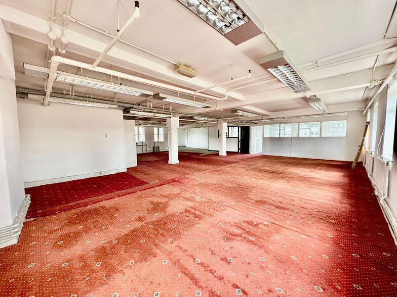 George St, Luton for lease - Building Photo - Image 2 of 7