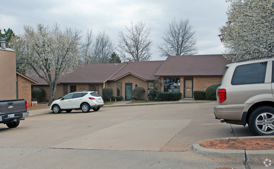 1616 E 19th St, Edmond, OK à vendre - Photo principale - Image 1 de 1