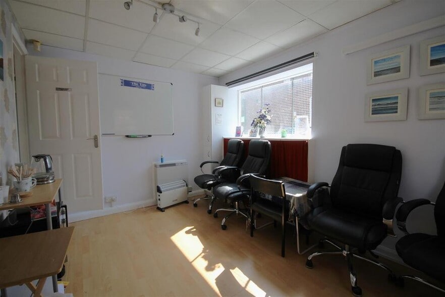 2 Assembly St, Normanton for lease - Interior Photo - Image 3 of 8