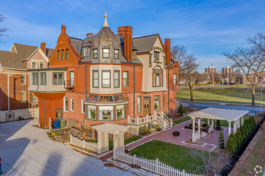 3209 W Wells St, Milwaukee, WI à vendre - Photo du bâtiment - Image 2 de 132