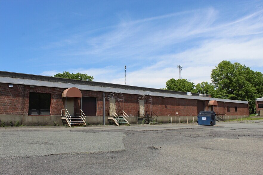 250 Jordan Rd, Troy, NY à louer - Photo du bâtiment - Image 2 de 4