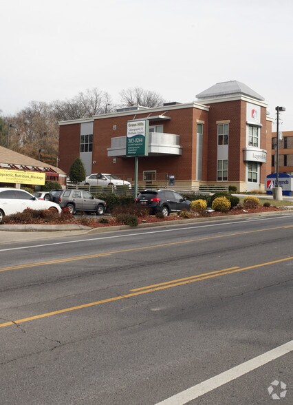 2303 Crestmoor Rd, Nashville, TN à vendre - Photo du bâtiment - Image 2 de 5